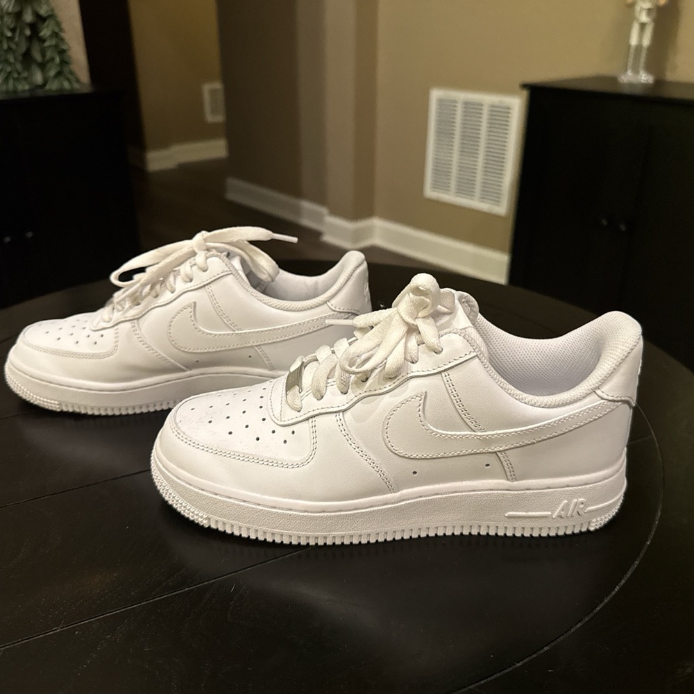 Nike Air Force 1 Low – Triple White - Excellent Condition - 7 🔥